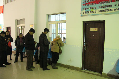 桃園社區(qū)開展春節(jié)扶貧幫困送溫暖活動